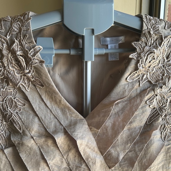 Beautiful London Times champagne Lace Mini Cocktail Dress - Picture 5 of 12